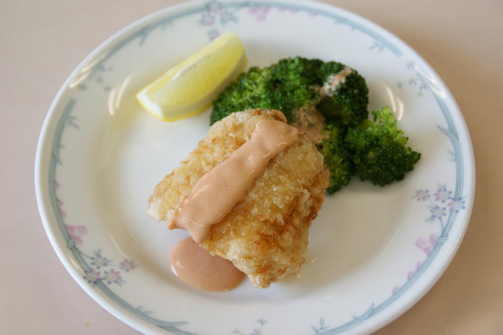 白身魚の唐揚げ（オーロラソースかけ）