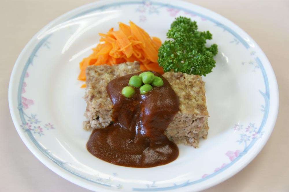 ハンバーグ（デミグラスソースかけ）