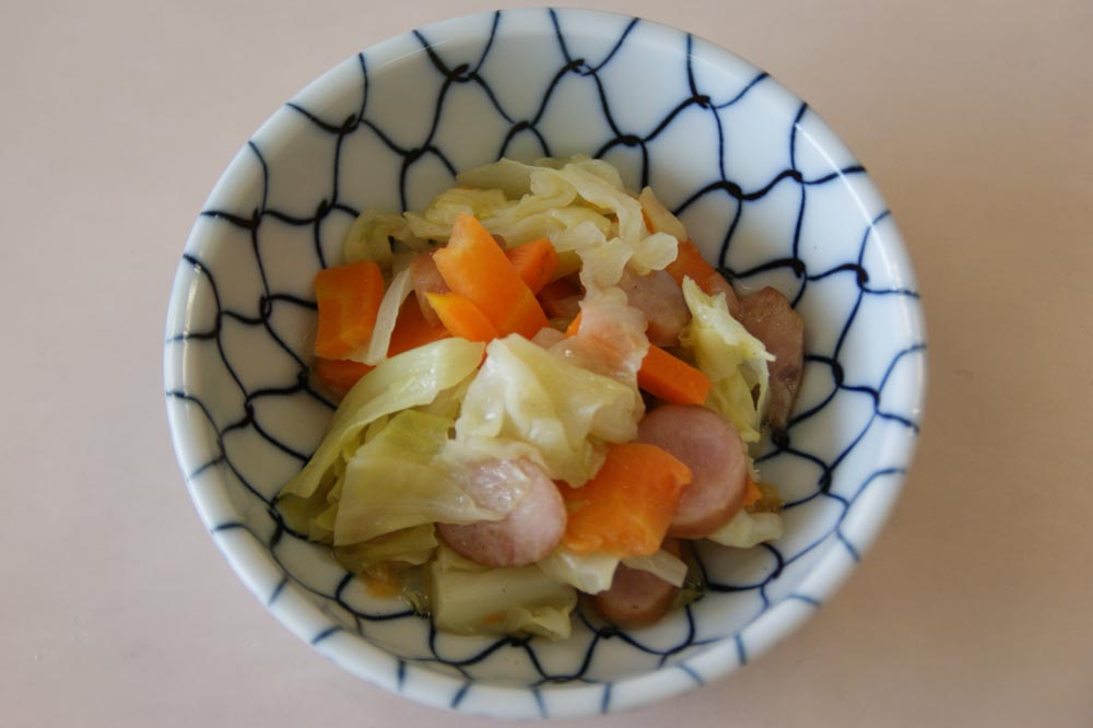 キャベツとウインナーの炒め物