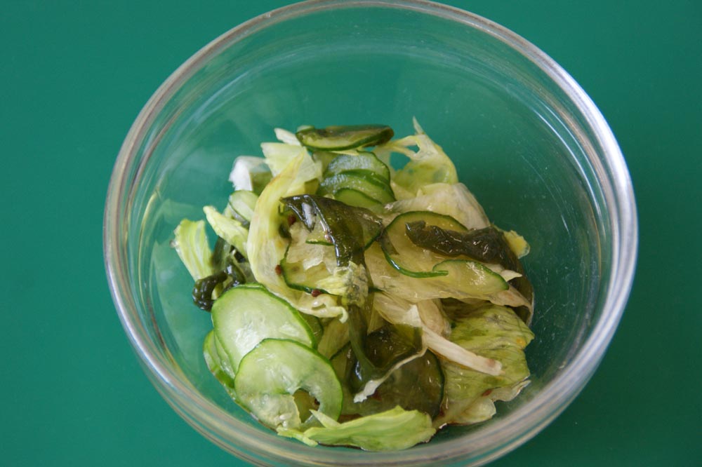 レタスと海藻の和風サラダ