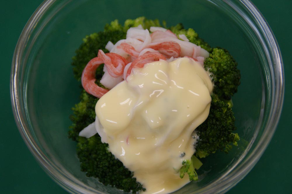 ブロッコリーとカニかまのサラダ