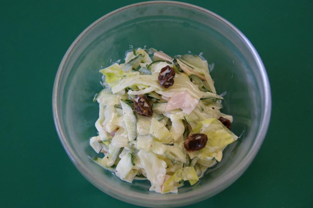 レーズン入りサラダ