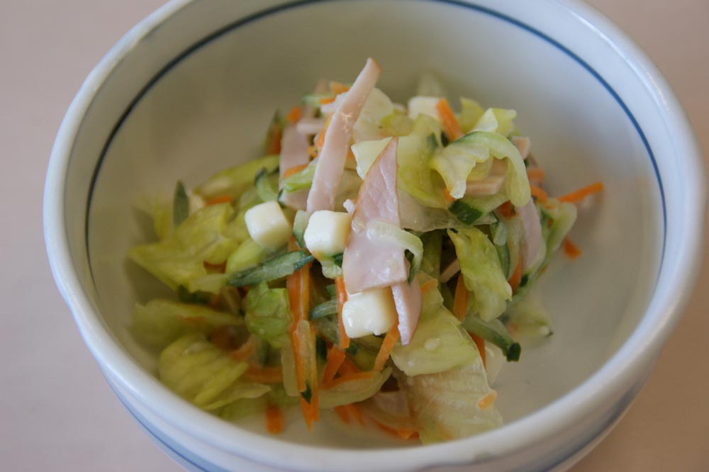 チーズ入りサラダ